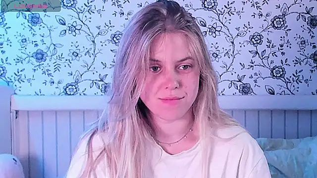 Snapshot of AngelAnty chatting on 06-24-26, 03:33 AngelAnty online show from 06-24-26, 03:33