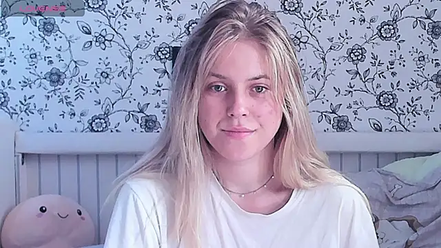 Snapshot of AngelAnty chatting on 06-25-26, 01:04 AngelAnty online show from 06-25-26, 01:04