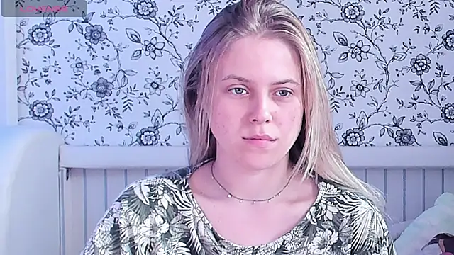 Snapshot of AngelAnty chatting on 06-28-26, 01:39 AngelAnty online show from 06-28-26, 01:39