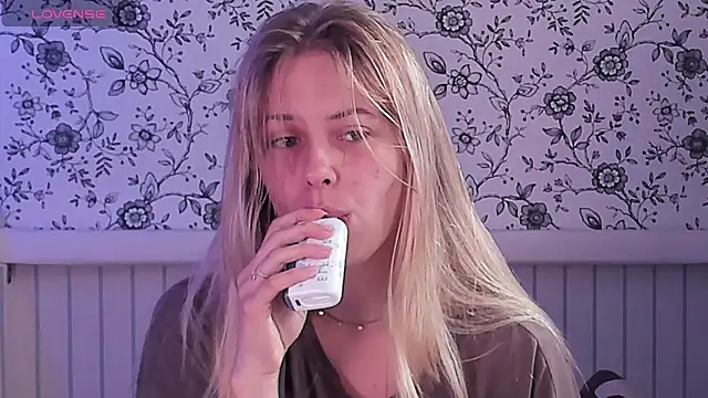 Snapshot of AngelAnty chatting on 07-05-26, 01:29 AngelAnty online show from 07-05-26, 01:29