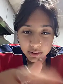 lynn9000 online show from 10-27-25, 03:32