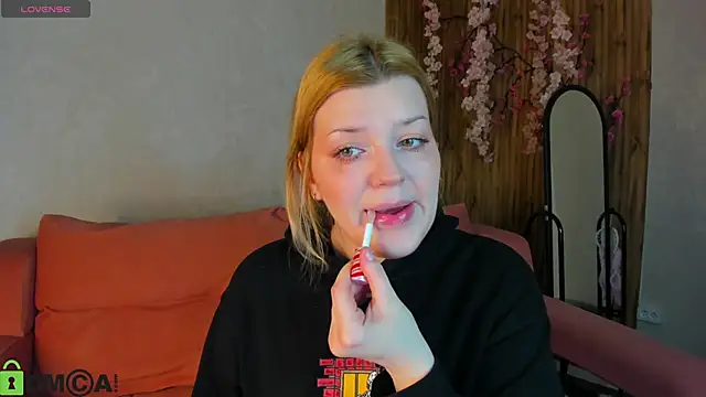 Michele Greenn online show from 03-25-26, 01:11