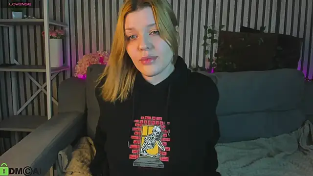 Michele Greenn online show from 04-10-26, 01:11