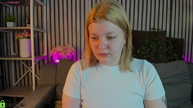 Snapshot of Michele_Greenn chatting on 04-26-26, 01:03 Michele Greenn online show from 04-26-26, 01:03