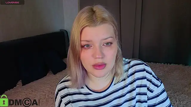Snapshot of Michele_Greenn chatting on 05-03-26, 01:11 Michele Greenn online show from 05-03-26, 01:11