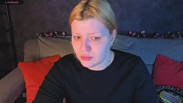 Snapshot of Michele_Greenn chatting on 05-18-26, 01:02 Michele Greenn online show from 05-18-26, 01:02