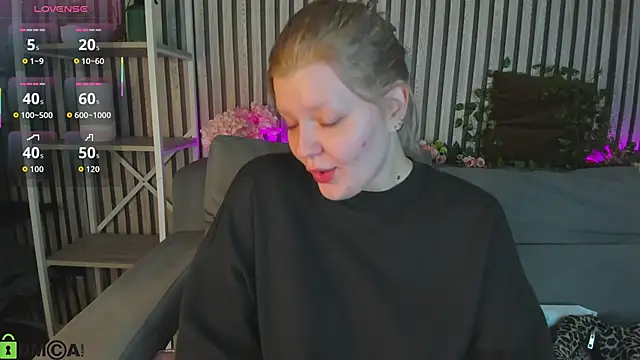 Snapshot of Michele_Greenn chatting on 05-25-26, 01:11 Michele Greenn online show from 05-25-26, 01:11
