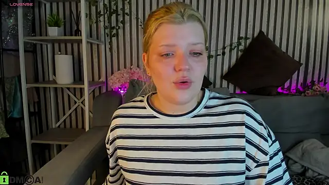 Snapshot of Michele_Greenn chatting on 06-04-26, 01:11 Michele Greenn online show from 06-04-26, 01:11