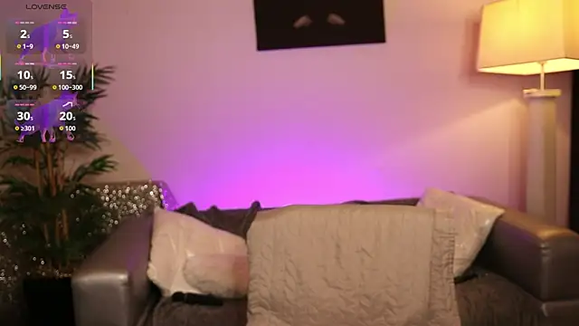 NovaHollisx online show from 09-17-25, 04:03