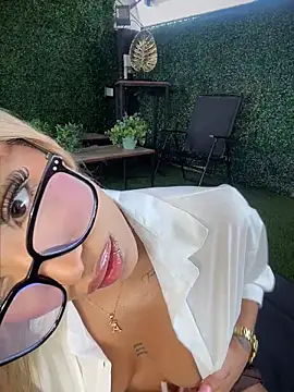 MystiqueXXX online show from 04-18-26, 01:15