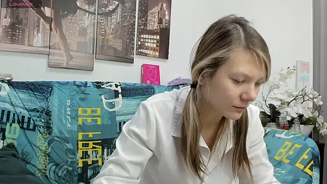 Sunny Sammy online show from 11-17-25, 01:33