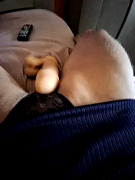 Snapshot of Annyloira chatting on 10-14-25, 05:14 Annyloira online show from 10-14-25, 05:14