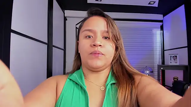 ElaBourn  online show from 10-21-25, 02:07