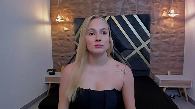 Emmaa white  online show from 11-28-25, 05:15