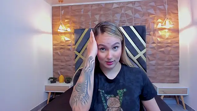 Emmaa white  online show from 01-12-26, 05:18