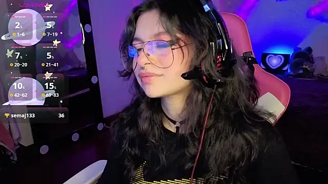 larah uwu online show from 11-08-25, 08:18