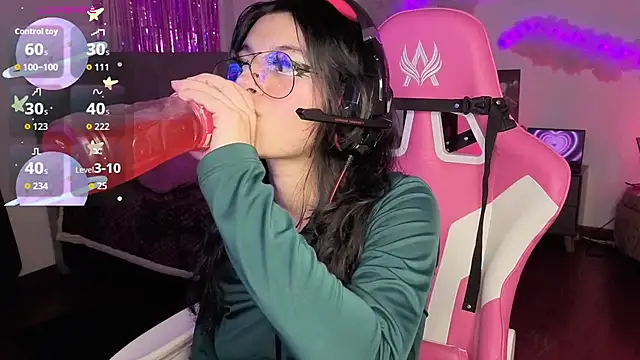 larah uwu online show from 01-16-26, 07:29