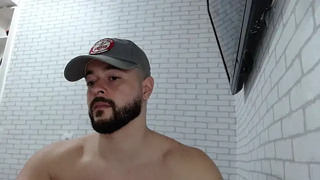 Snapshot of BombeiroHotx chatting on 09-30-25, 08:03 BombeiroHotx online show from 09-30-25, 08:03