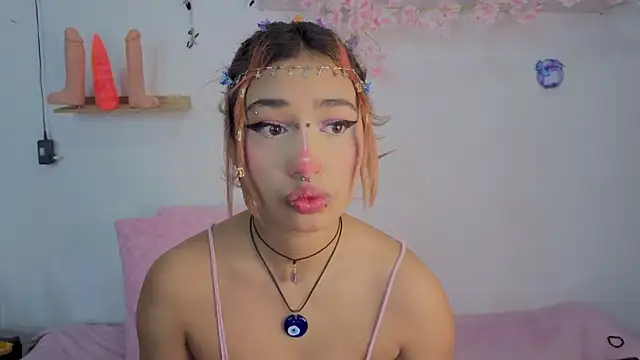 Snapshot of zoelight18 chatting on 10-25-25, 06:02 zoelight18 online show from 10-25-25, 06:02