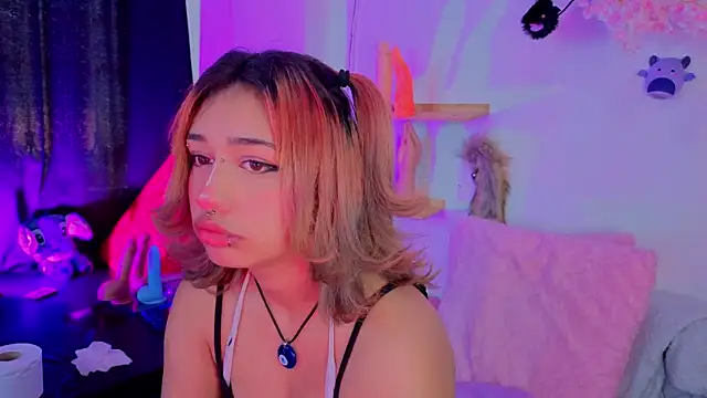 Snapshot of zoelight18 chatting on 11-23-25, 04:07 zoelight18 online show from 11-23-25, 04:07