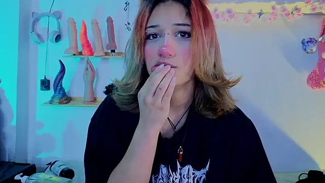 Snapshot of zoelight18 chatting on 12-14-25, 07:40 zoelight18 online show from 12-14-25, 07:40