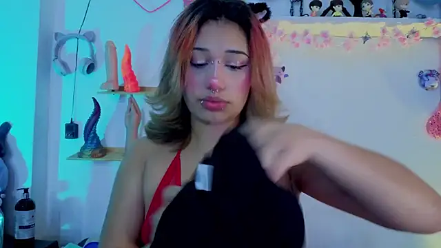 Snapshot of zoelight18 chatting on 12-15-25, 08:35 zoelight18 online show from 12-15-25, 08:35