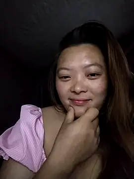 Snapshot of Thuyta chatting on 09-21-25, 01:46 Thuyta online show from 09-21-25, 01:46