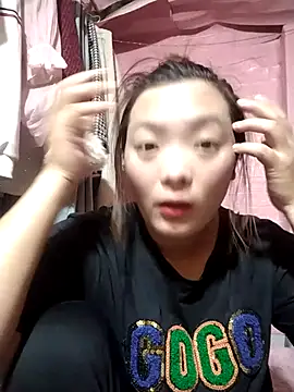 Snapshot of Thuyta chatting on 09-29-25, 01:44 Thuyta online show from 09-29-25, 01:44