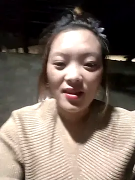 Snapshot of Thuyta chatting on 10-08-25, 01:25 Thuyta online show from 10-08-25, 01:25