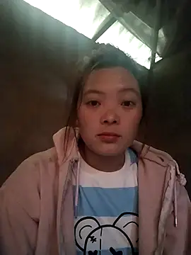 Snapshot of Thuyta chatting on 10-13-25, 01:49 Thuyta online show from 10-13-25, 01:49