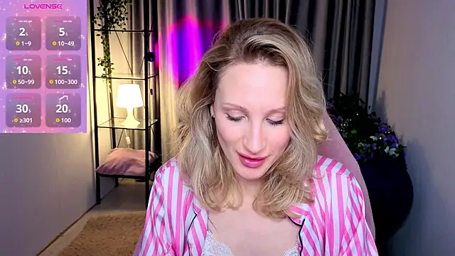 BiancaHelo online show from 12-16-25, 10:26