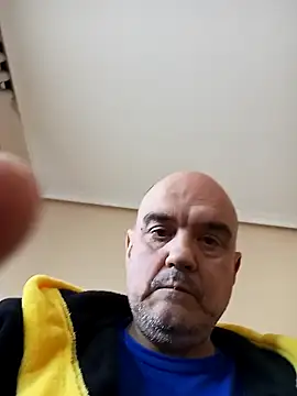 Snapshot of geli45 chatting on 10-10-25, 12:48 geli45 online show from 10-10-25, 12:48