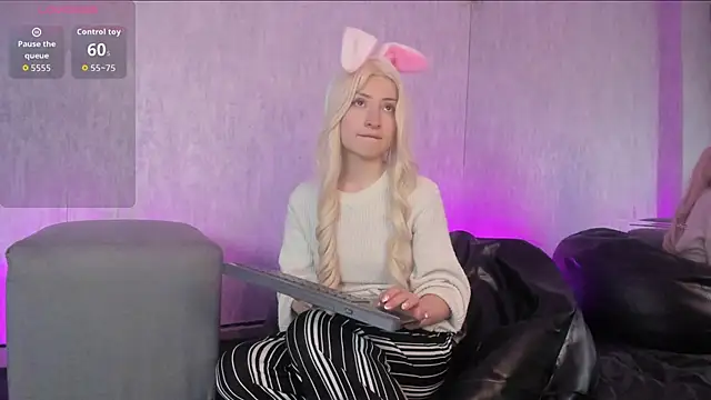 Snapshot of AriMonoban chatting on 11-11-25, 12:16 AriMonoban online show from 11-11-25, 12:16