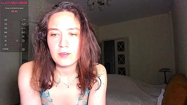 Snapshot of Mary_Queeny chatting on 06-17-26, 06:31 Mary Queeny online show from 06-17-26, 06:31