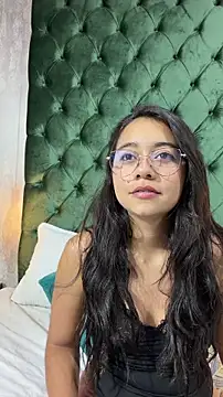 Snapshot of Lily_June chatting on 05-13-26, 04:59 Lily June online show from 05-13-26, 04:59