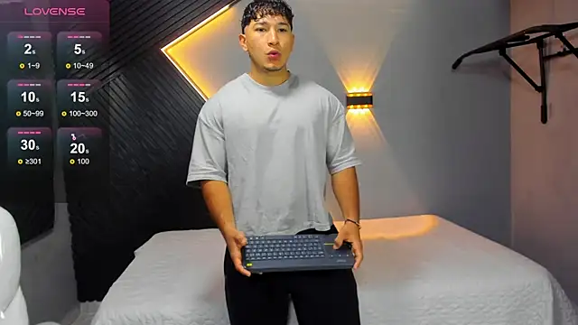 Horny nick18 online show from 03-26-26, 12:00