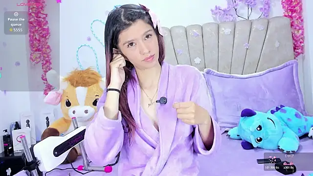 Snapshot of Sofiia_Cute chatting on 06-13-26, 03:59 Sofiia Cute online show from 06-13-26, 03:59