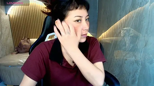 valentina r  online show from 04-19-26, 03:06