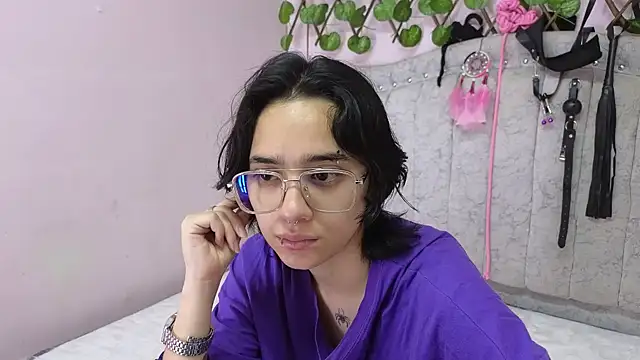 Snapshot of katalinathxandbritney1 chatting on 09-23-25, 11:08 katalinathxandbritney1 online show from 09-23-25, 11:08