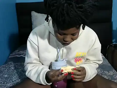 SweetHoney21  online show from 02-17-26, 12:01