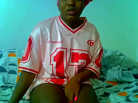 Snapshot of SweetHoney21_ chatting on 06-11-26, 05:38 SweetHoney21 online show from 06-11-26, 05:38