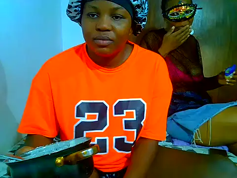 Snapshot of SweetHoney21_ chatting on 06-13-26, 06:44 SweetHoney21 online show from 06-13-26, 06:44
