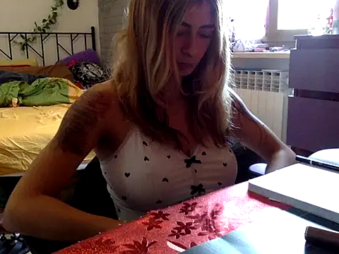Snapshot of piccolaflo chatting on 05-13-26, 10:45 piccolaflo online show from 05-13-26, 10:45