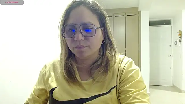 Snapshot of haashkyo chatting on 06-04-26, 03:01 haashkyo online show from 06-04-26, 03:01