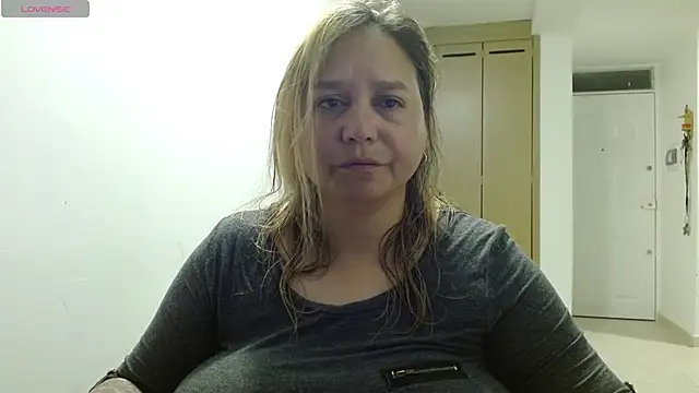 Snapshot of haashkyo chatting on 06-11-26, 05:05 haashkyo online show from 06-11-26, 05:05