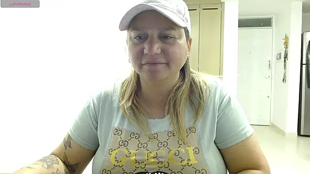 Snapshot of haashkyo chatting on 06-14-26, 05:31 haashkyo online show from 06-14-26, 05:31