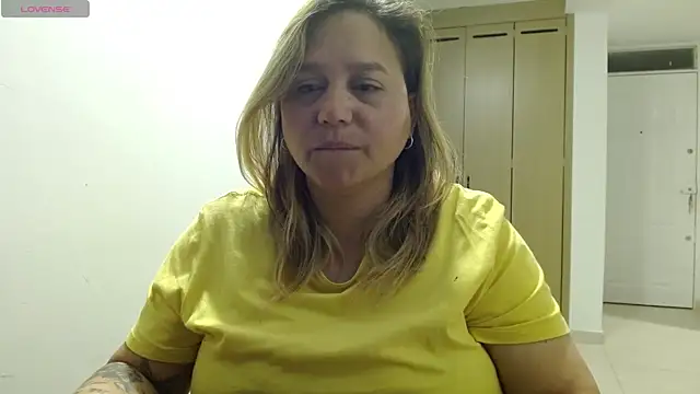 Snapshot of haashkyo chatting on 06-27-26, 04:39 haashkyo online show from 06-27-26, 04:39