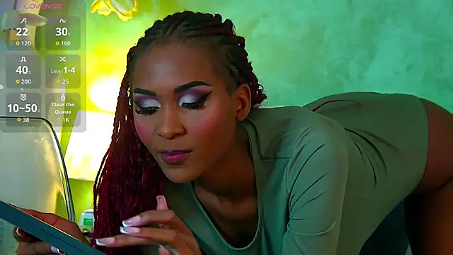 Snapshot of Izzie_Sugar chatting on 09-26-25, 06:56 Izzie Sugar online show from 09-26-25, 06:56