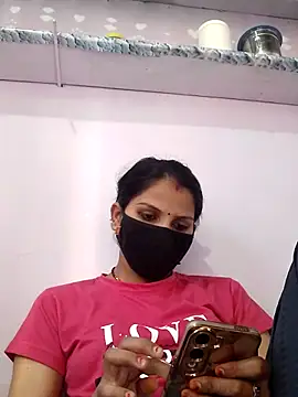 Snapshot of poojam93 chatting on 11-01-25, 08:27 poojam93 online show from 11-01-25, 08:27