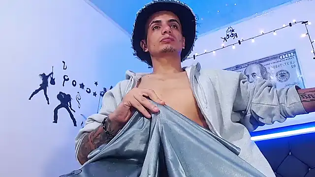 Snapshot of pitersonntt chatting on 11-24-25, 02:00 pitersonntt online show from 11-24-25, 02:00